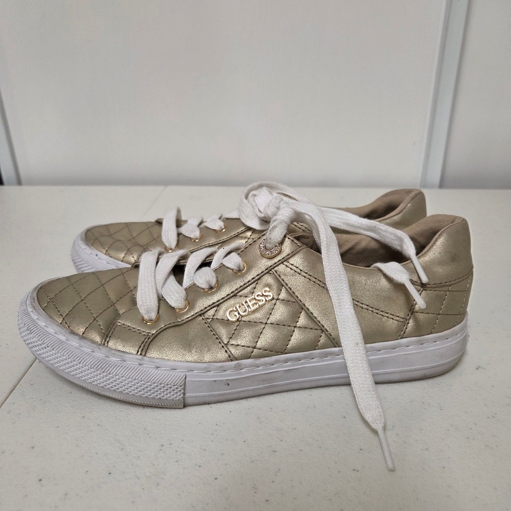 Guess GWLOVEN Gold Quilted Low Top Fashion Sneakers Womens Size 7.5 M